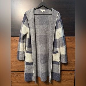 Monteau Gray and Cream Plaid Hooded Cardigan